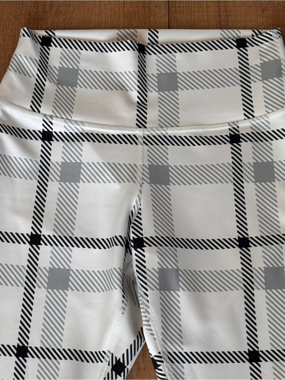 Alo Yoga Airlift High-Waist Magnified Plaid Leggings Ivory Black Large NWOT